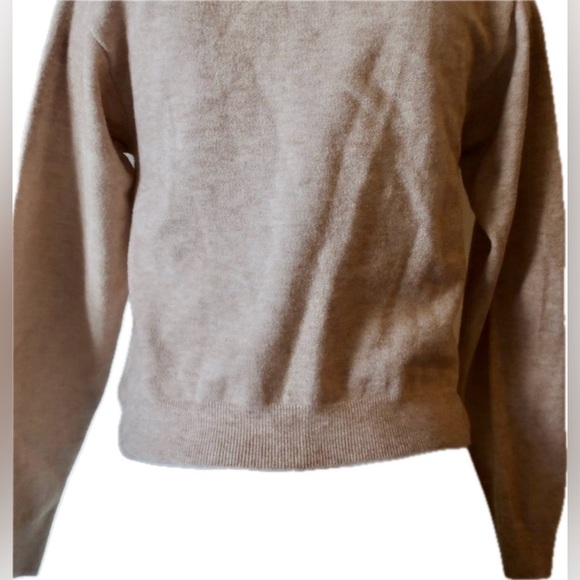 NWOT Beige Small Fate Twisted Front V-Neck Cropped Long Sleeved Soft Sweater - Picture 5 of 7